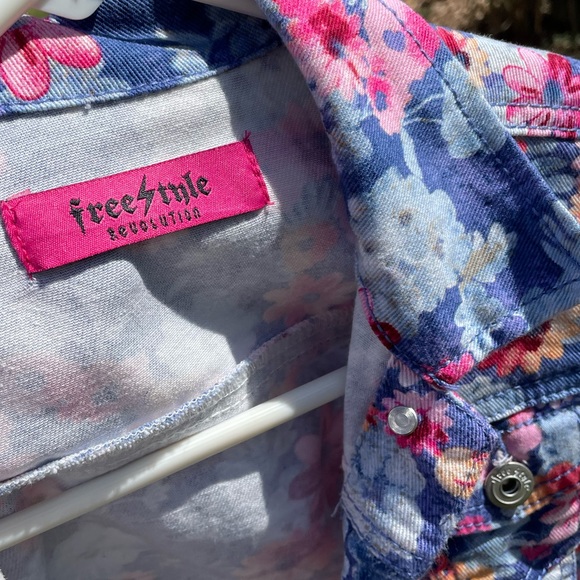 Amazing Spring Jeans Jacket - Picture 3 of 11